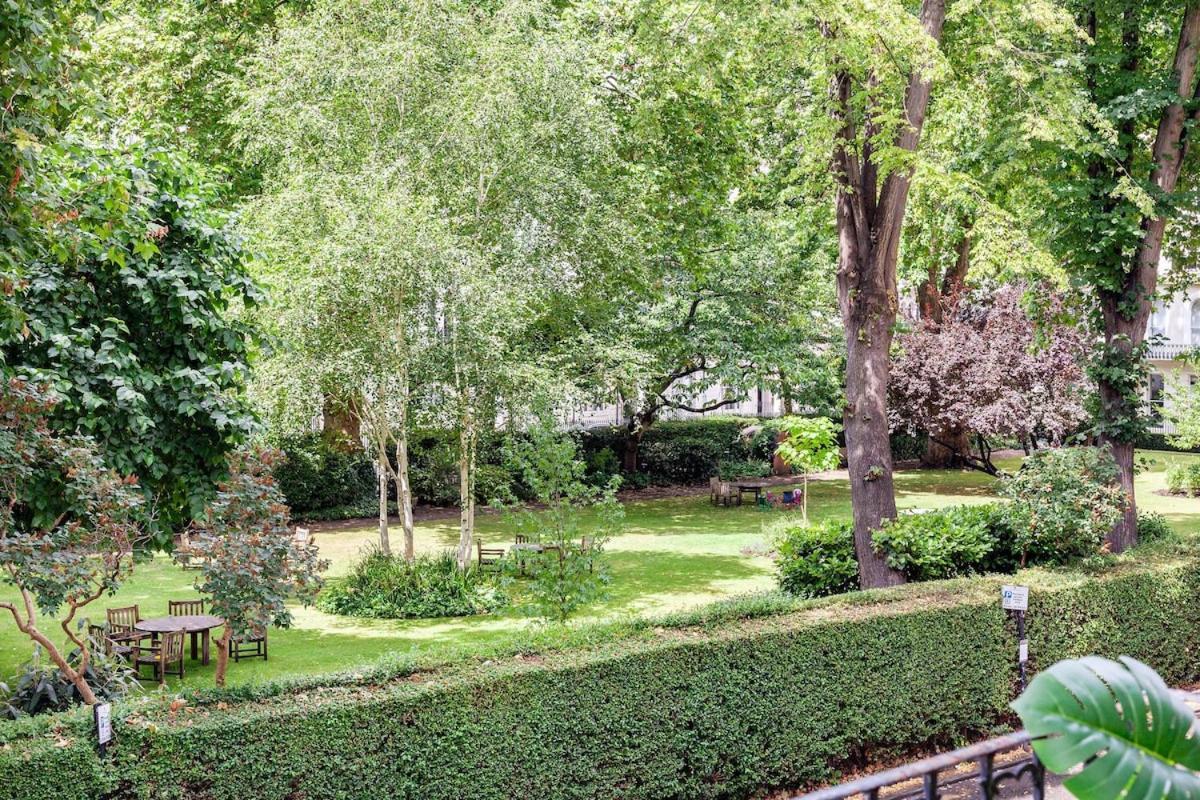 Kensignton Garden - 7 *